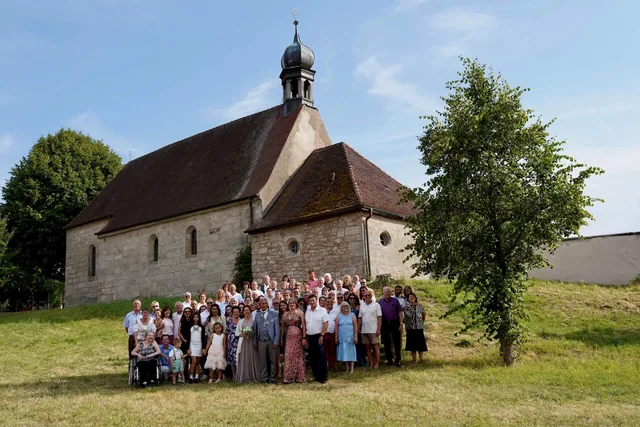 Gruppenfoto bei der Hochzeit